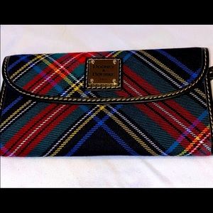 ❤️ Tartan plaid Dooney & Bourke wallet ❤️